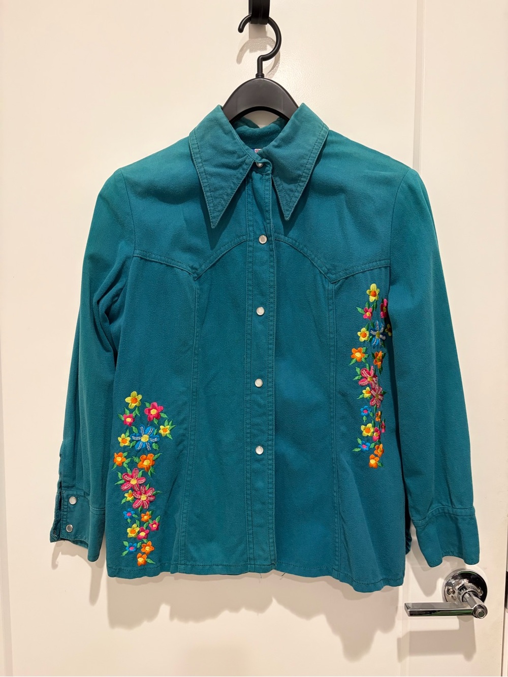 Vintage Teal Embroidered Button-Front Women’s Shirt